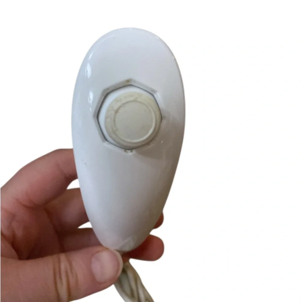 Original Official Nunchuck NINTENDO WII / U Tested (shows wear)!!
